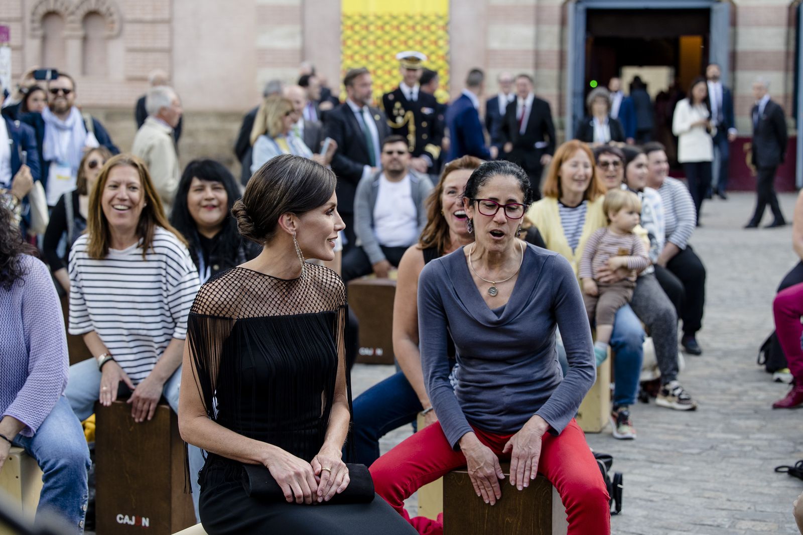 Las imágenes del Rey tocando el cajón en el Congreso de la Lengua de Cádiz