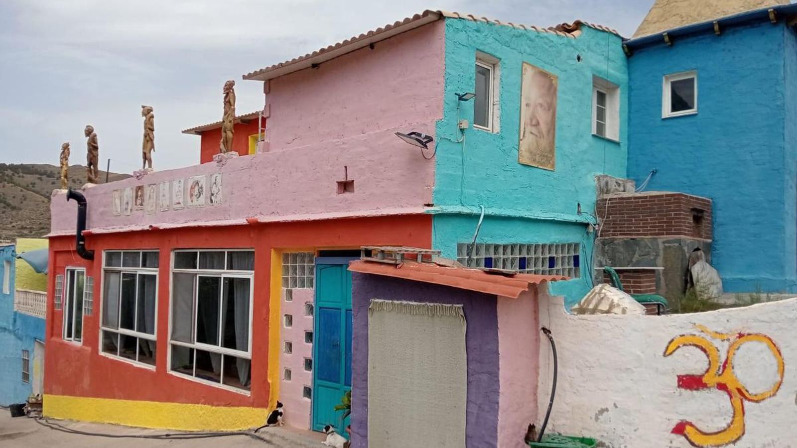 Exterior del templo de Krishna, en Gérgal