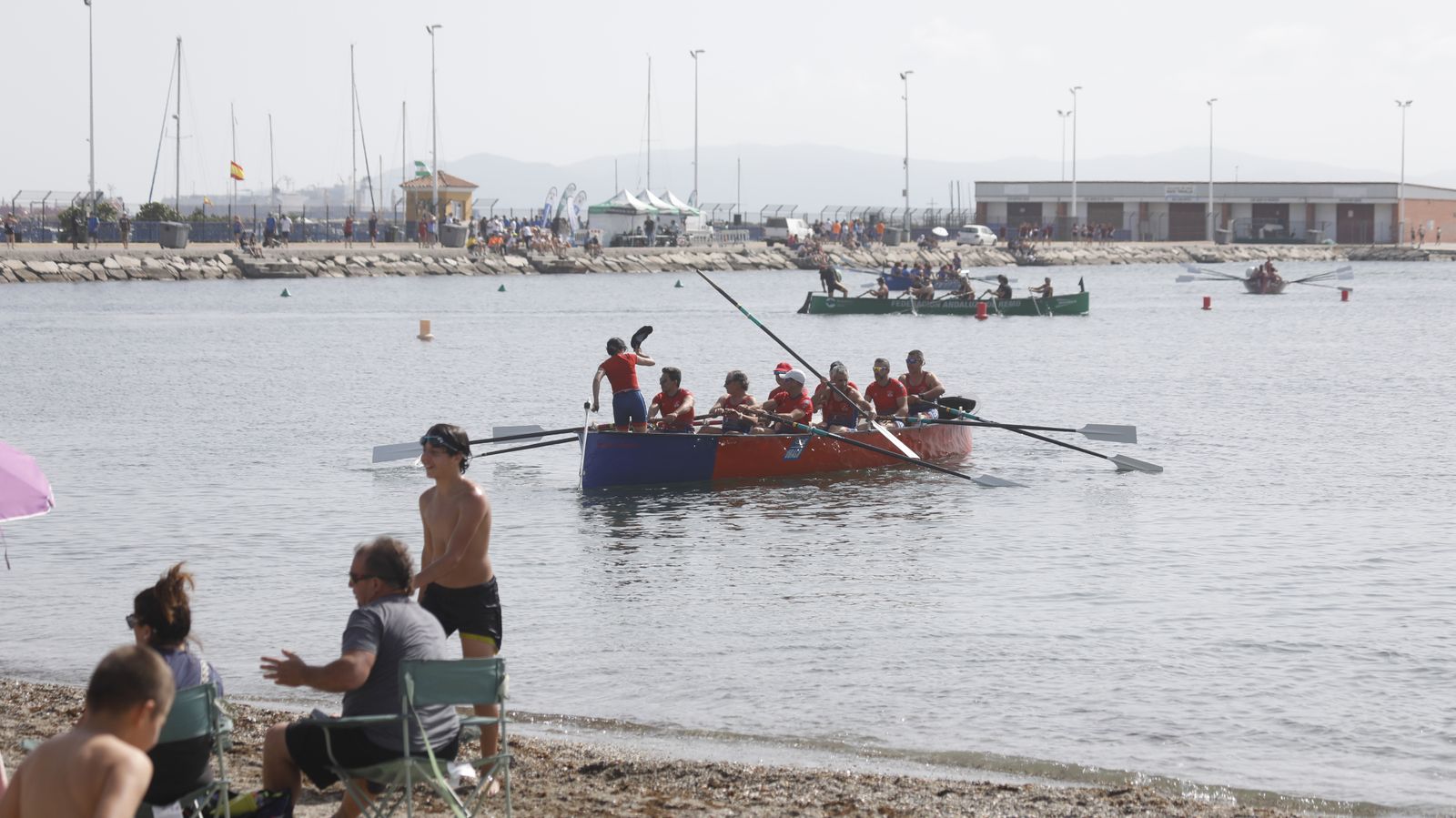 Las fotos de la primera jornada del Campeonato de España de remo en banco fijo LLaut de La Línea