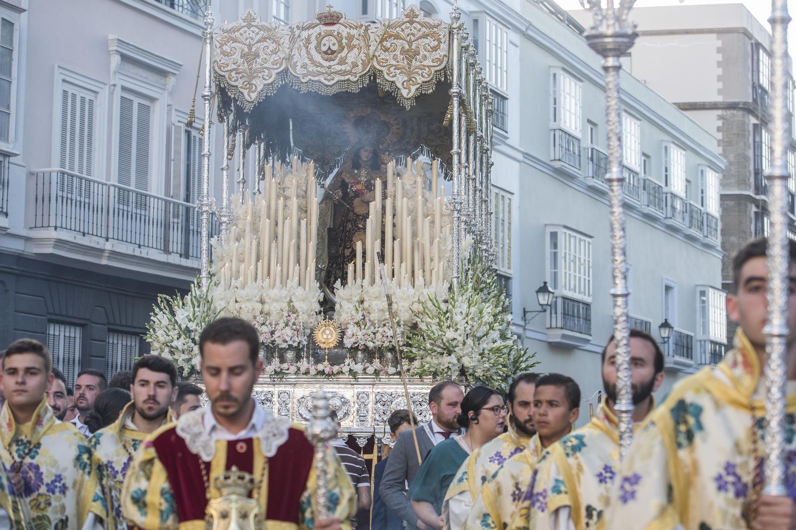 La Virgen del Carmen por la Alameda en su procesión de 2019.