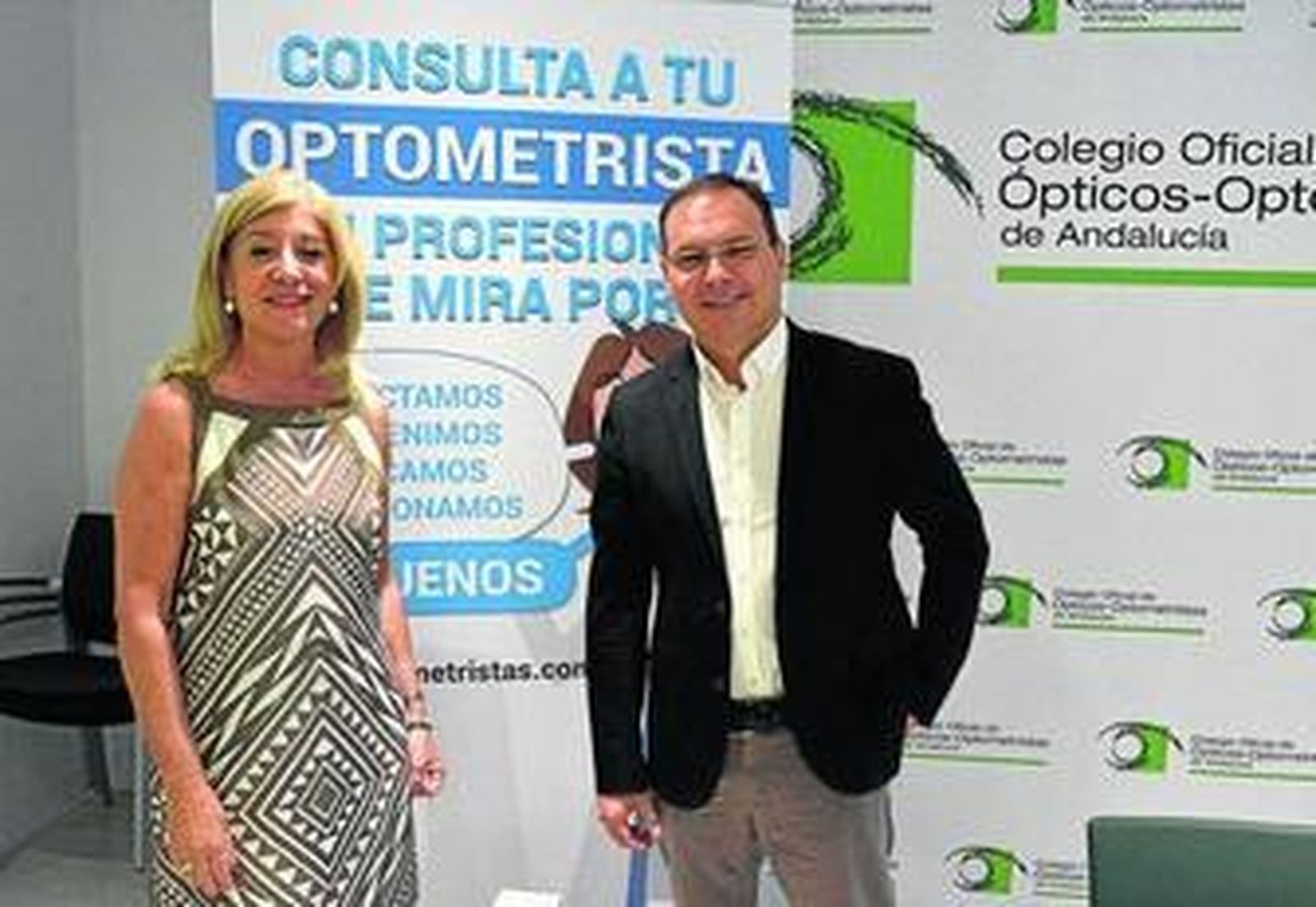 Blanca Fernández y Juan Moreno durante la presentación de la campaña 'Somos optometristas'.