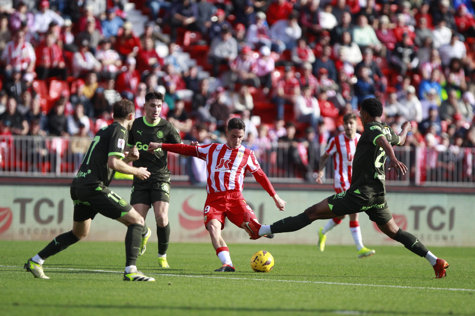 Las mejores imágenes del partido de fútbol U.D. Almería-Girona F.C.