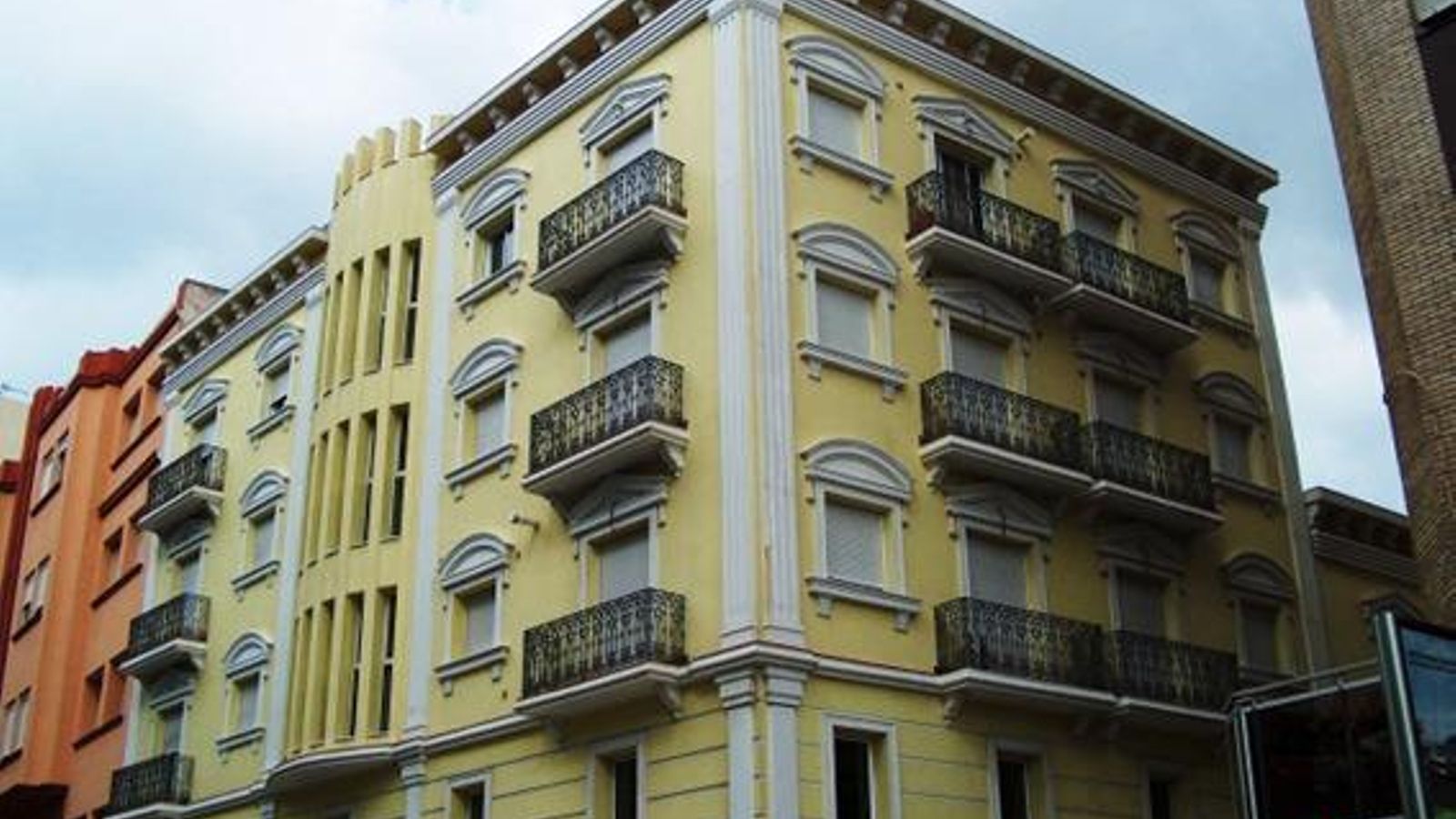 Una fachada en la Avenida de España.