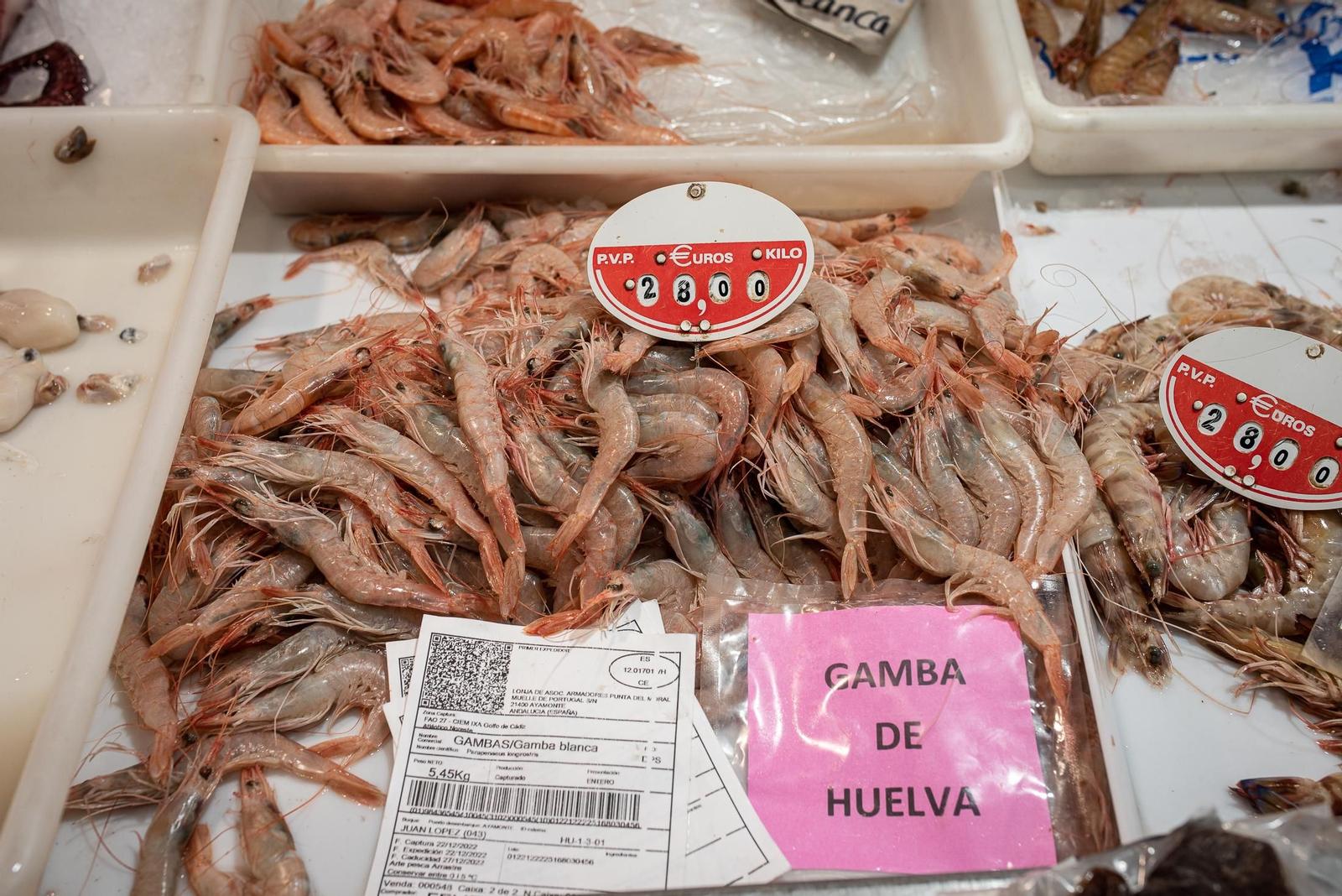 Las últimas compras en el Mercado del Carmen antes de Navidad, en imágenes