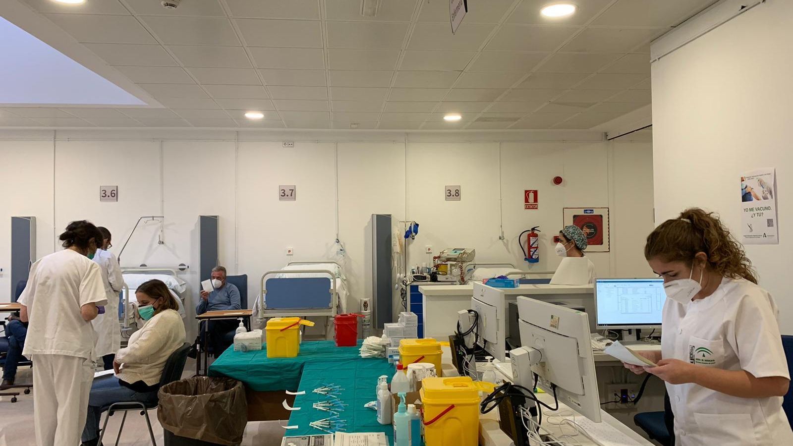 Control de enfermería del Hospital Clínico donde se procedió a la vacunación.