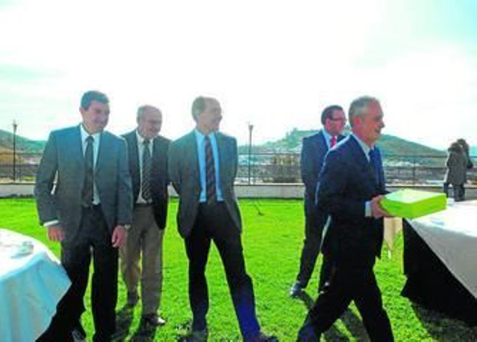 José Antonio Griñán, en presencia del alcalde de Aracena, Manuel Guerra (PSOE), y el consejero Díaz Trillo.