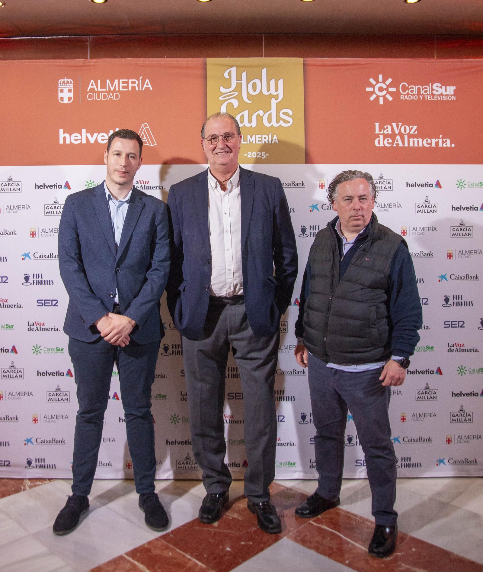 Imágenes de la presentación de las Holy Cards