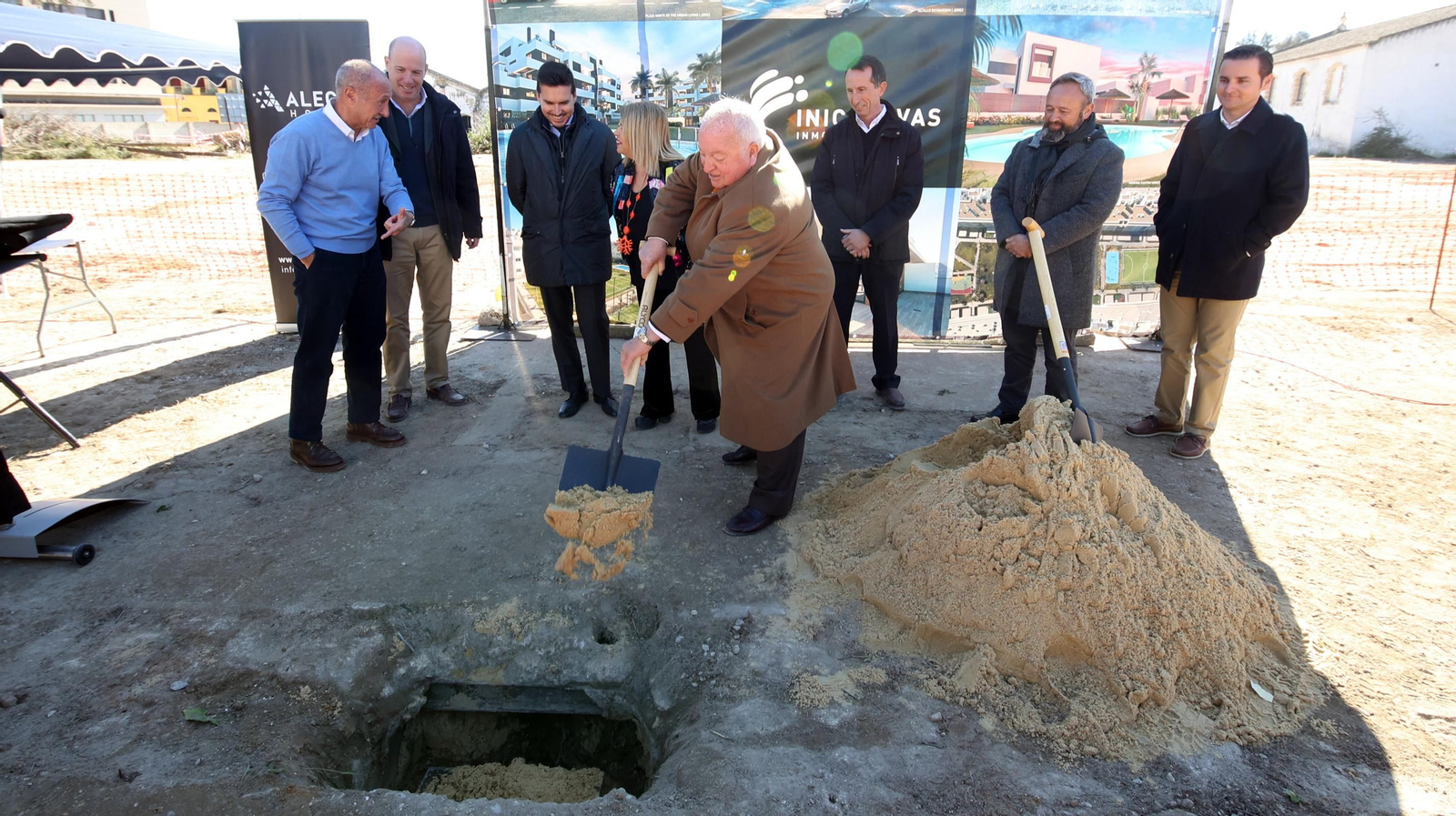 Primera piedra del proyecto residencial Willians Plaza en Jerez