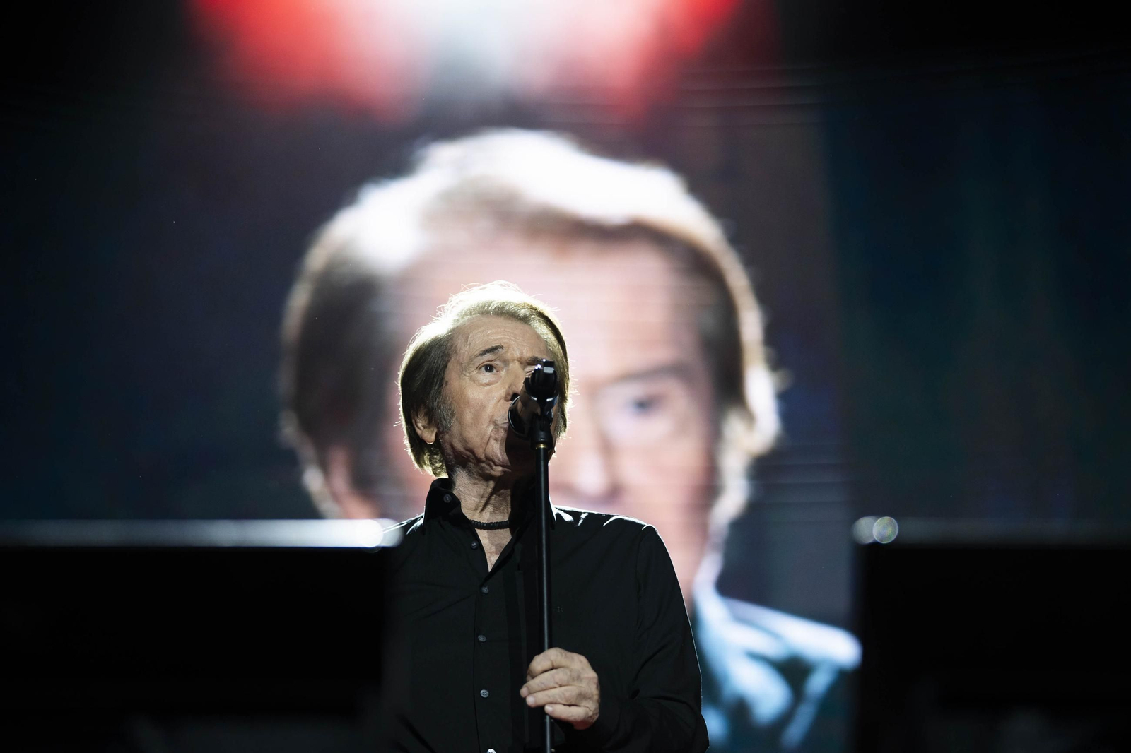 Las mejores imágenes del concierto de Raphael en la plaza de toros de Almería