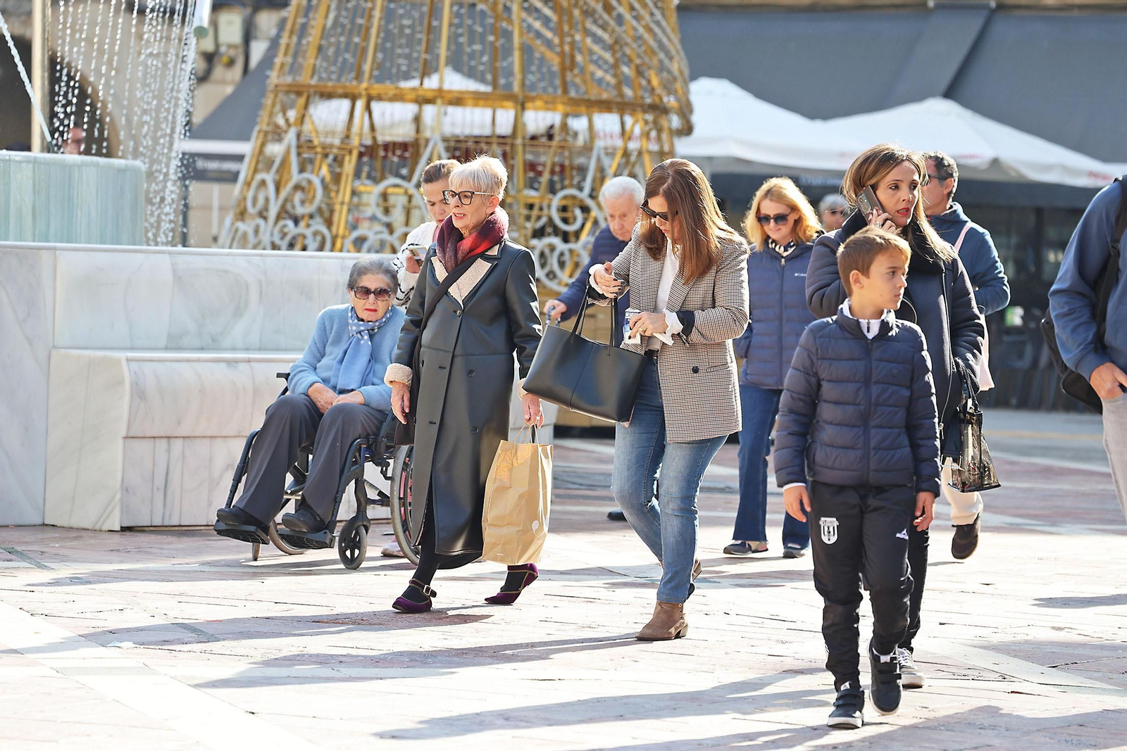 Imágenes del mercado navideño de la Plaza de Las Monjas