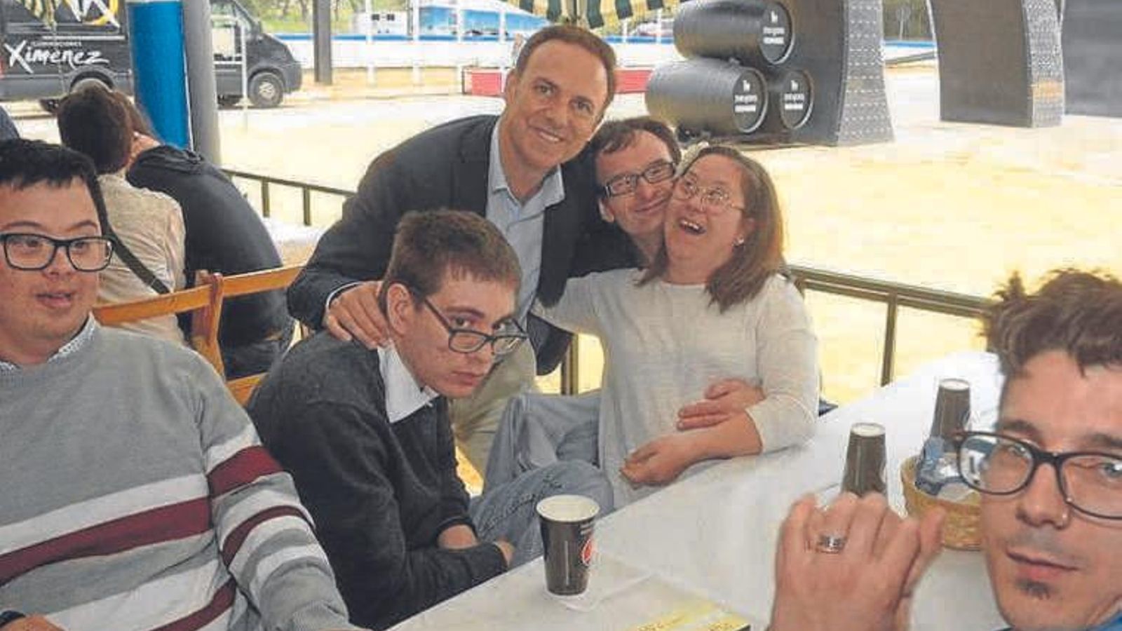 El alcalde de El Puerto en una caseta de su feria.