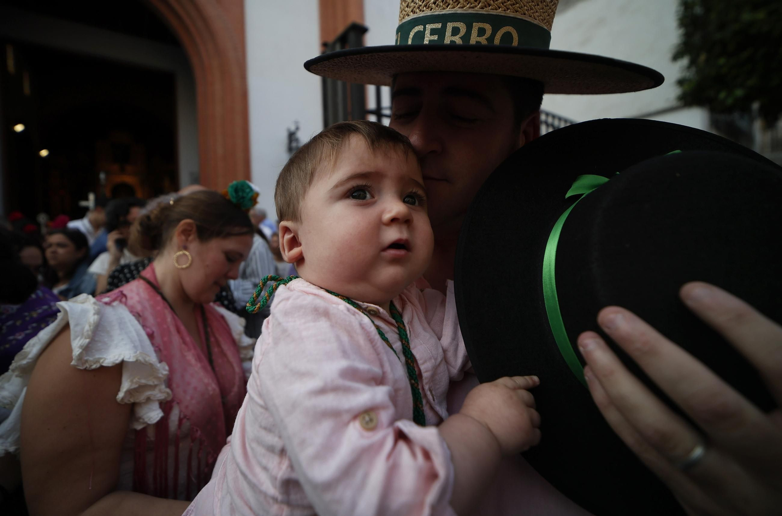 La salida de la Hermandad del Cerro en imágenes