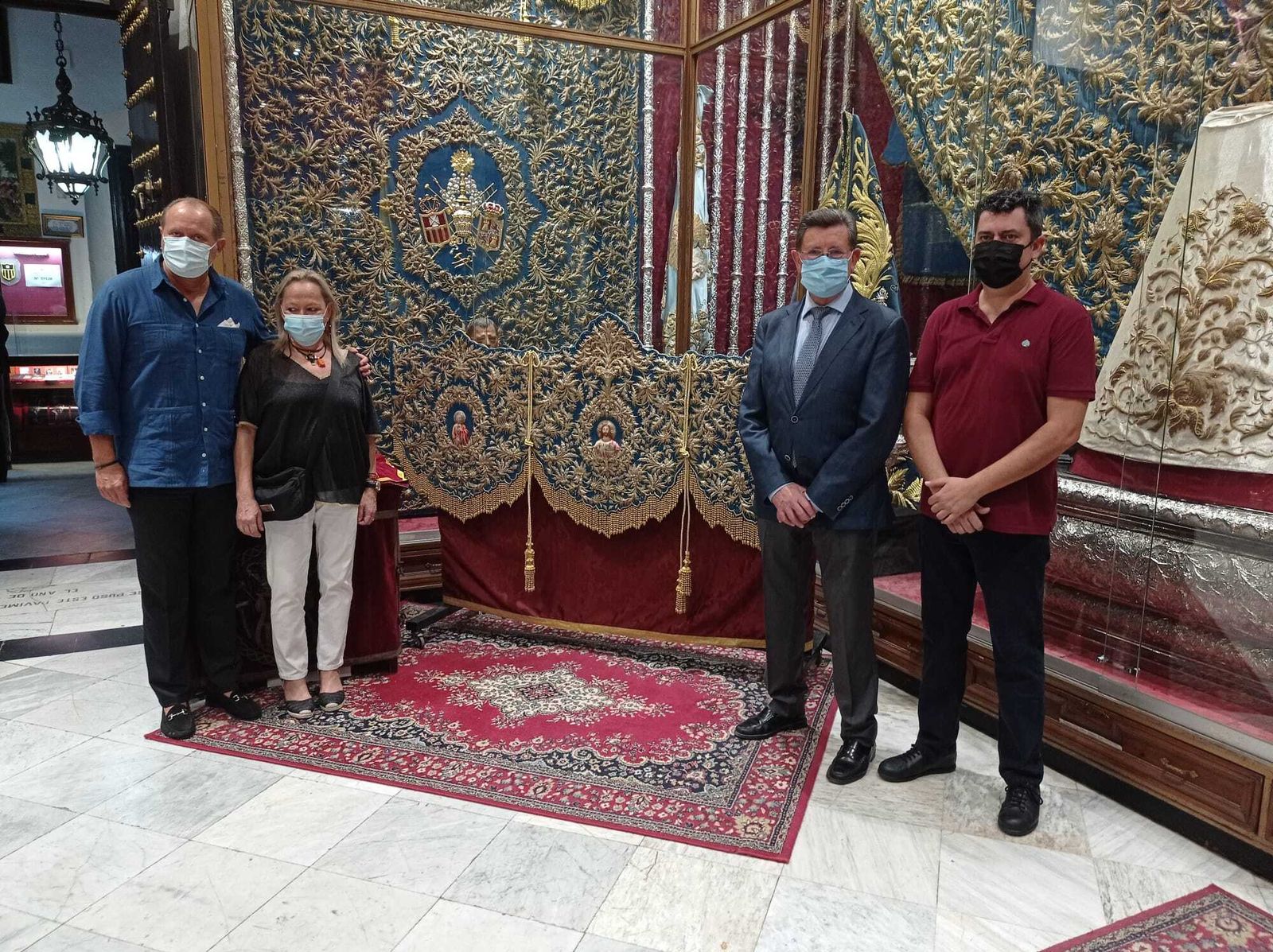 Pasión presenta la restauración de las caídas del palio de la Virgen de la  Merced