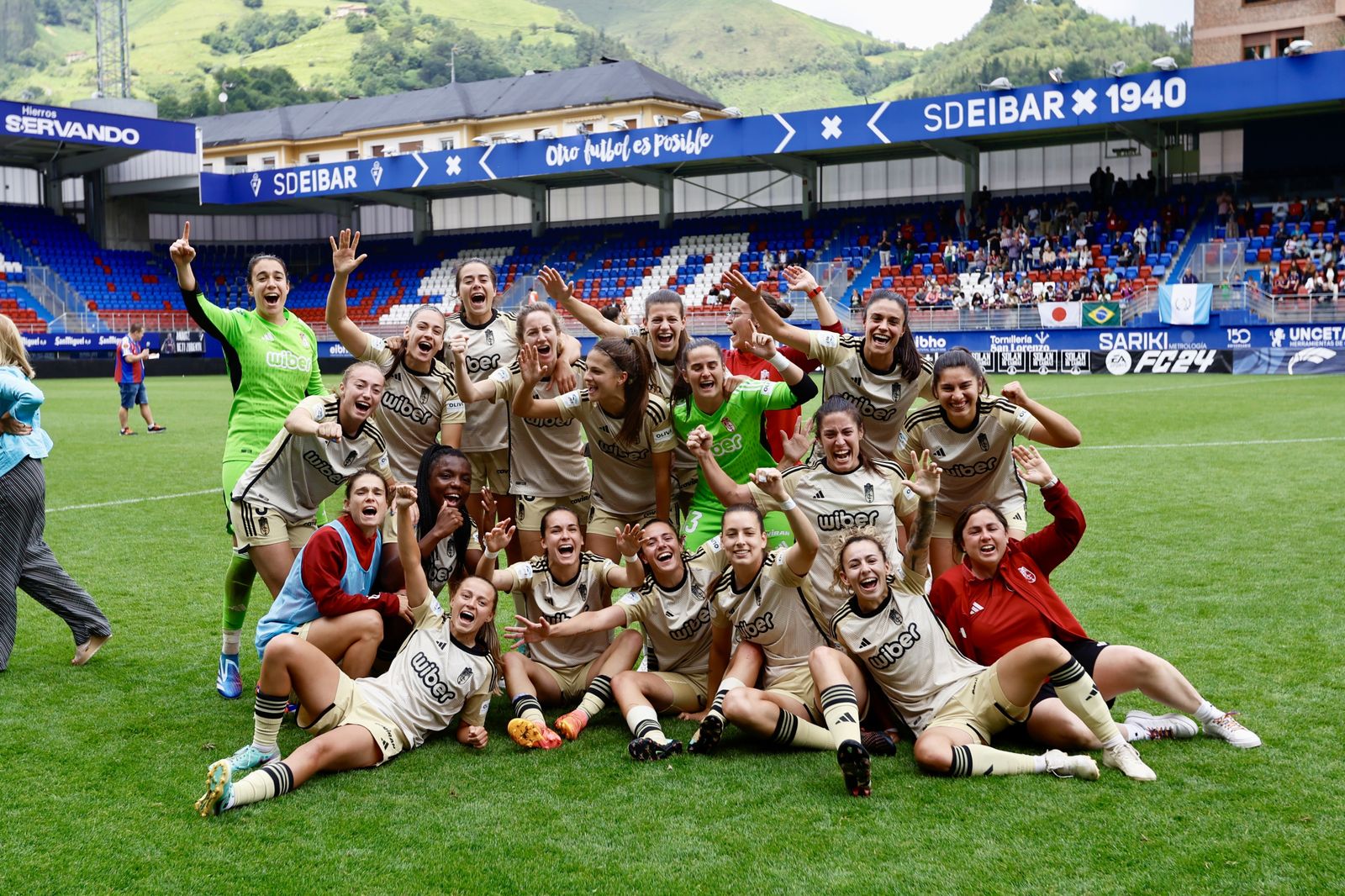 Así fue la celebración del Granada CF femenino tras su permanencia