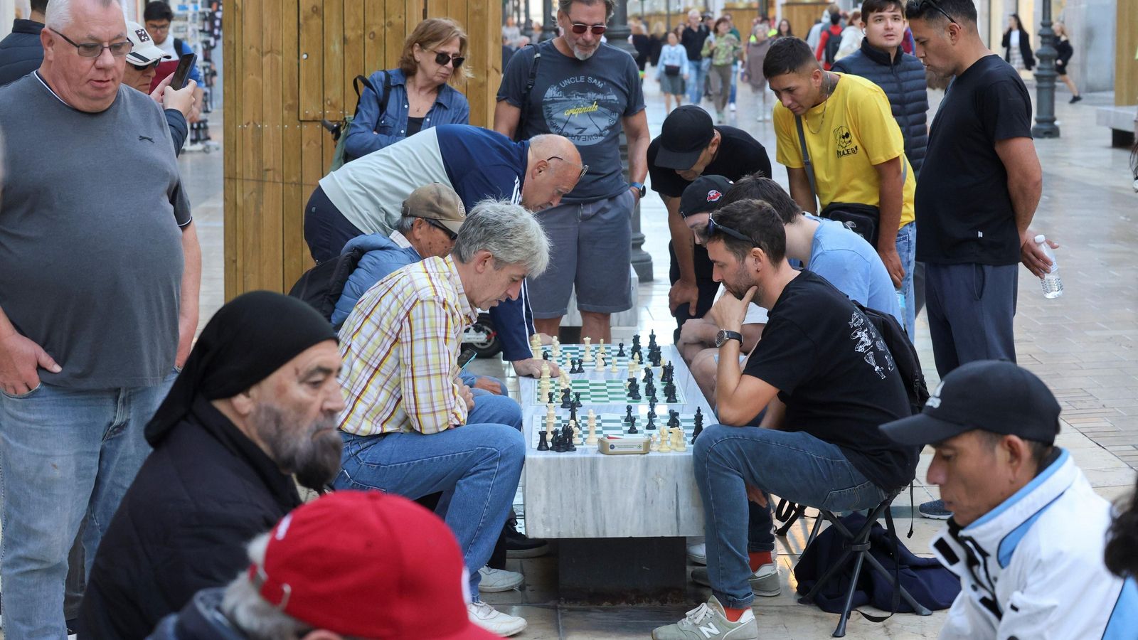 Los jugadores concentrados en sus partidas.