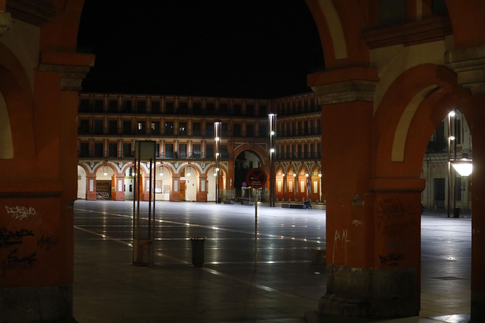 Fotografías: Un paseo por la solitaria Córdoba del toque de queda