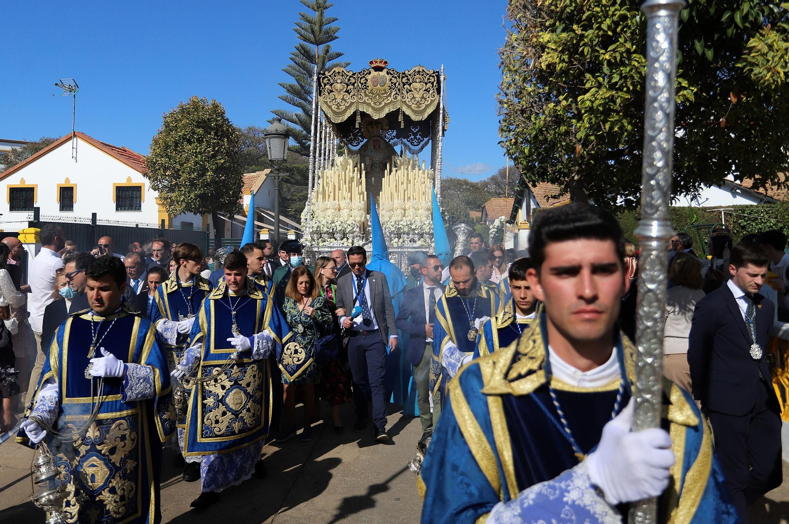 Imágenes de La Victoria en su salida procesional y su recorrido por el Barrio Obrero
