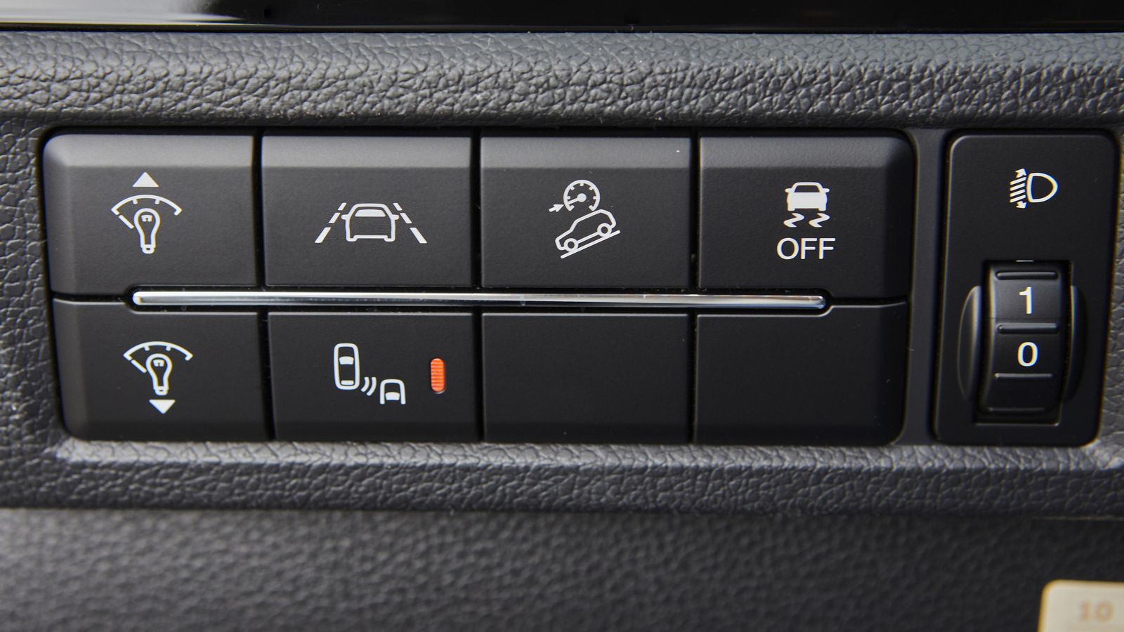 La dotación de ayudas a la conducción de serie es abundante y una de las características de los Ssangyong.