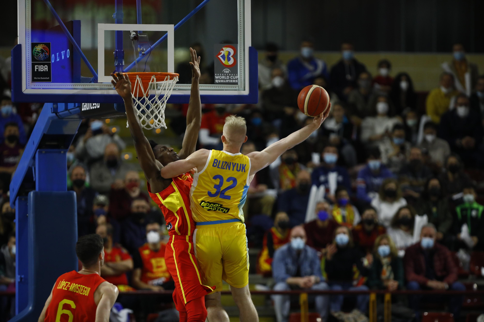 Las imágenes del emotivo encuentro entre España y Ucrania en Córdoba