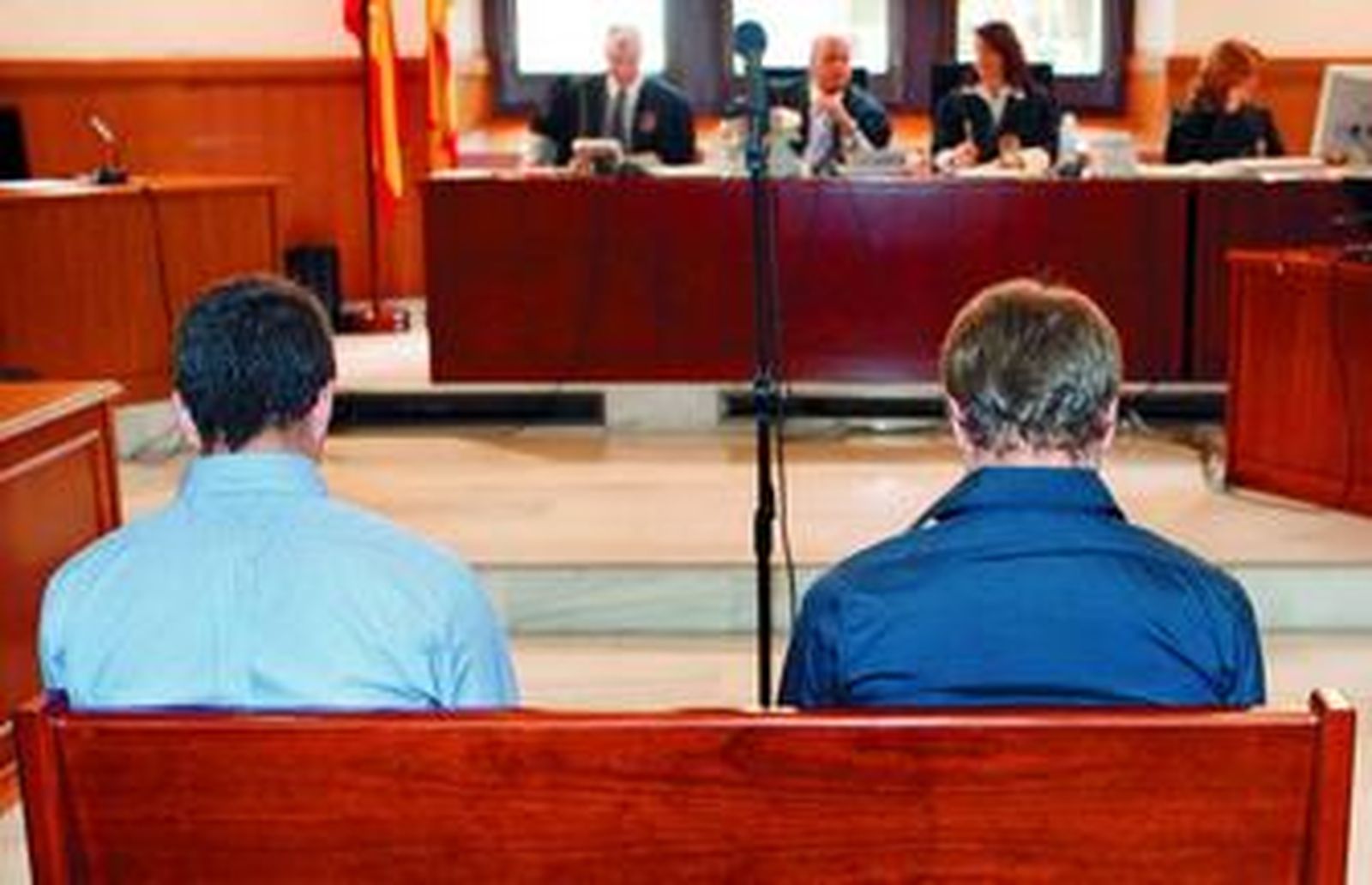 Los dos jóvenes acusados declaraban ayer ante el tribunal de la Audiencia de Barcelona.
