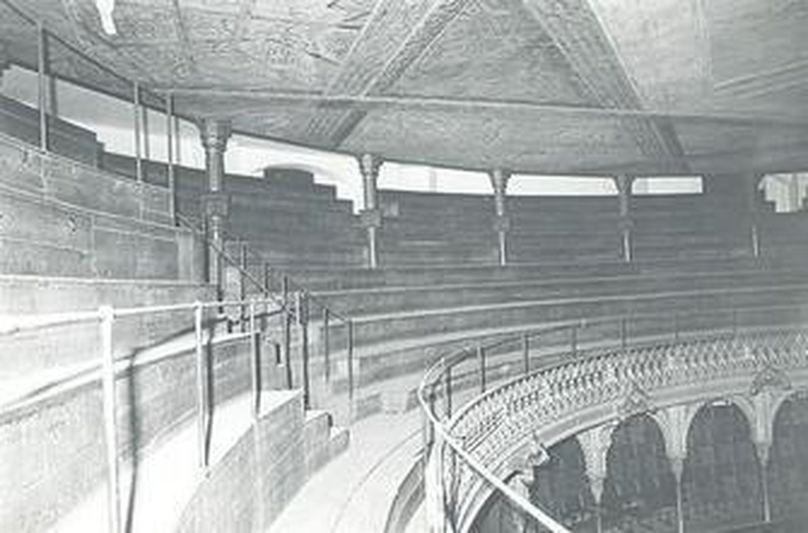 1987 Laboriosa rehabilitación del Gran Teatro Falla