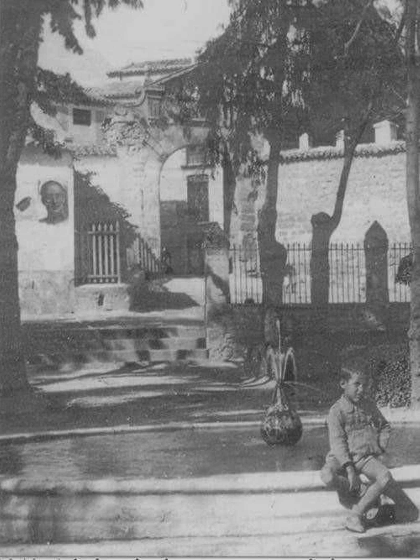 Puerta del Ángel desde la Alameda