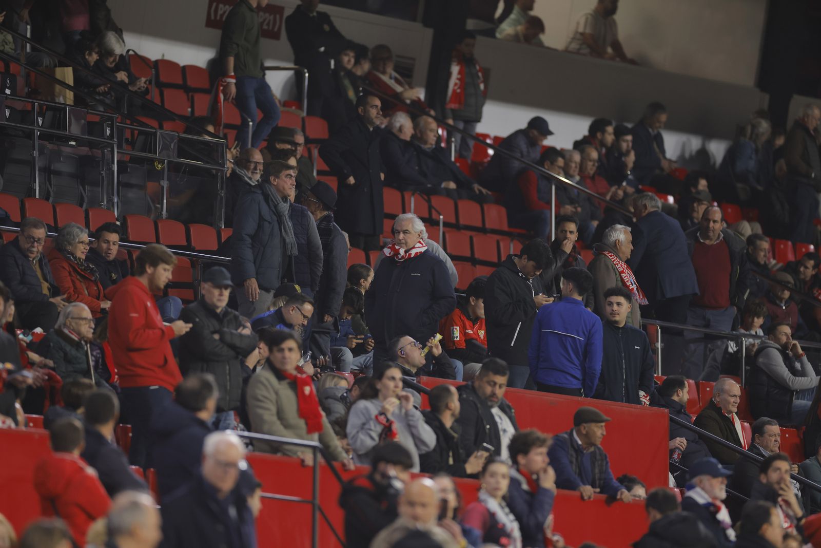 Búscate en las fotos del SEVILLA FC-PSV EINDHOVEN