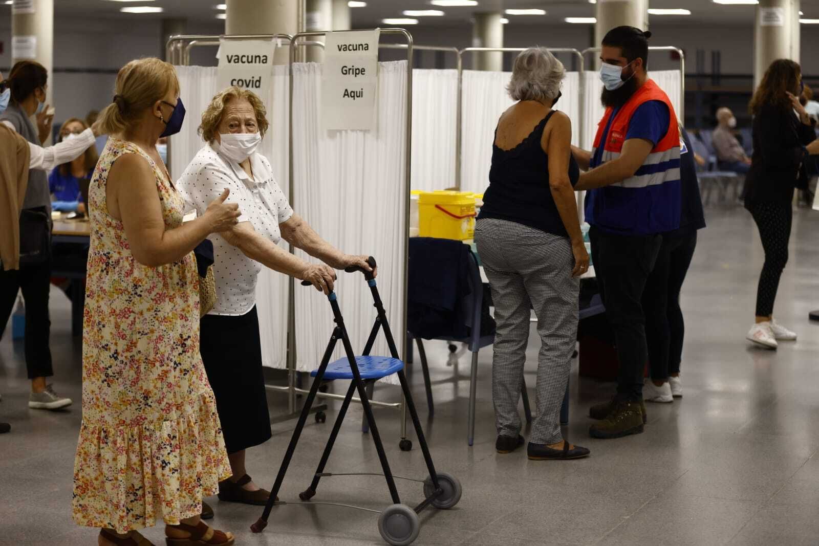 Vacunación contra la gripe y la covid en Sevilla