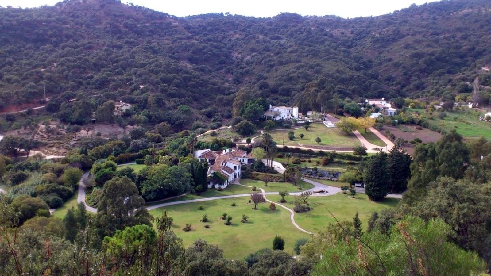 Residencias y jardines en el monte de La Acedía.