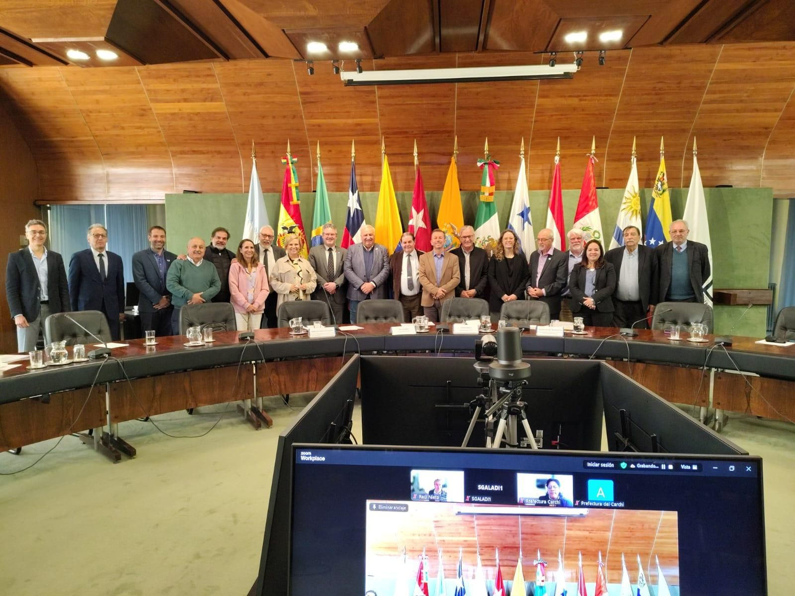 Gracia Baquero y María Concepción Salas en el Encuentro Internacional de Cuencas Transfronterizas por la Paz celebrado en Montevideo. Gracia Baquero y María Concepción Salas en el Encuentro Internacional de Cuencas Transfronterizas por la Paz celebrado en Montevideo.