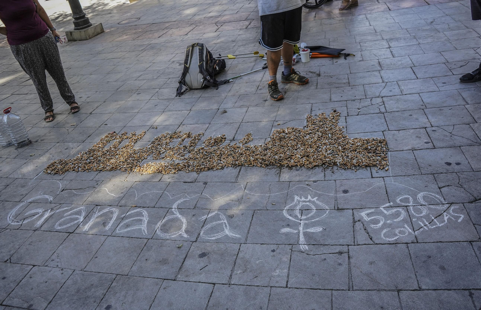 Así ha sido la jornada de concienciación y limpieza 'Granada no es un cenicero'