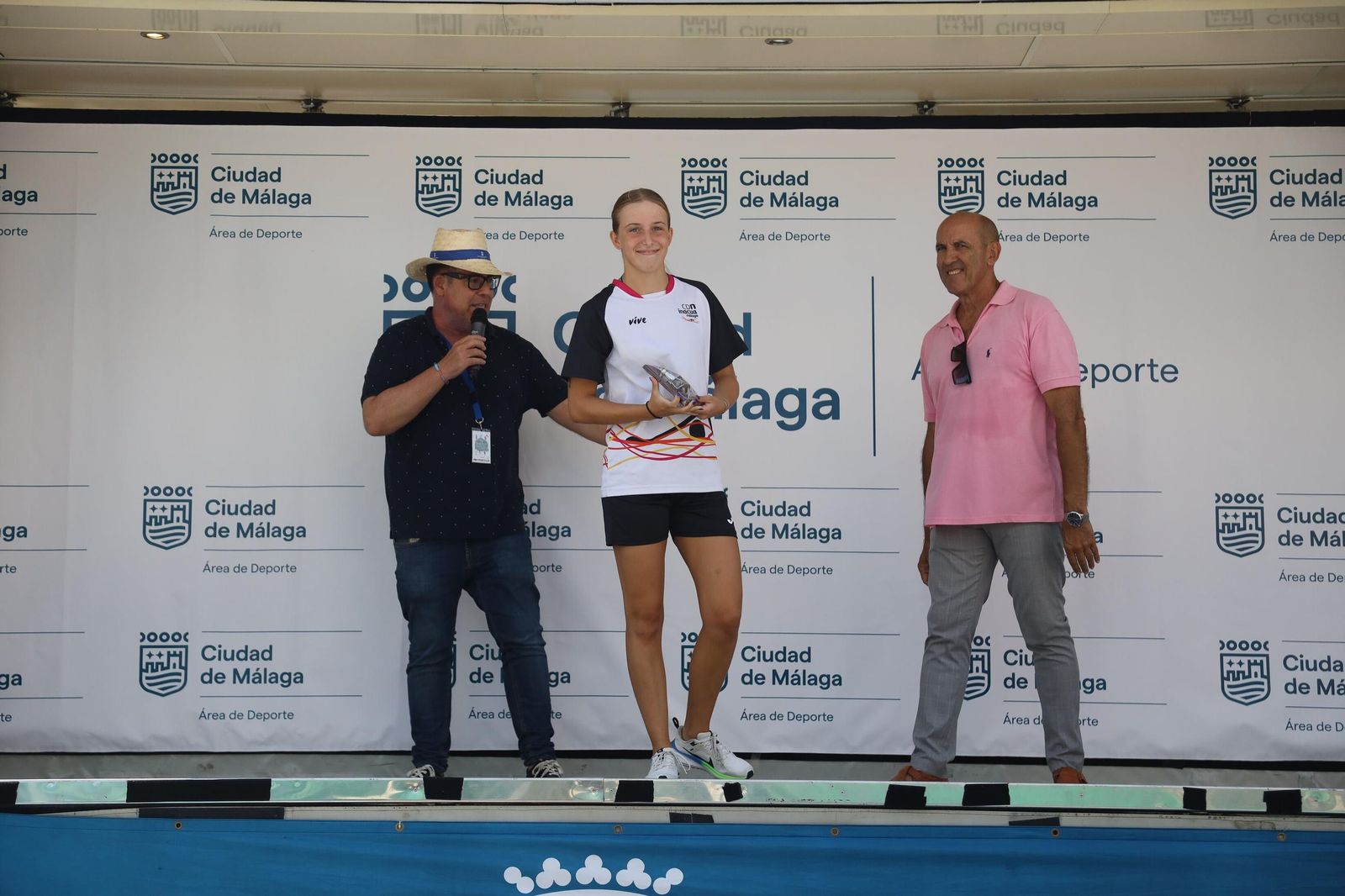 La Travesía a Nado del puerto de Málaga, en fotos