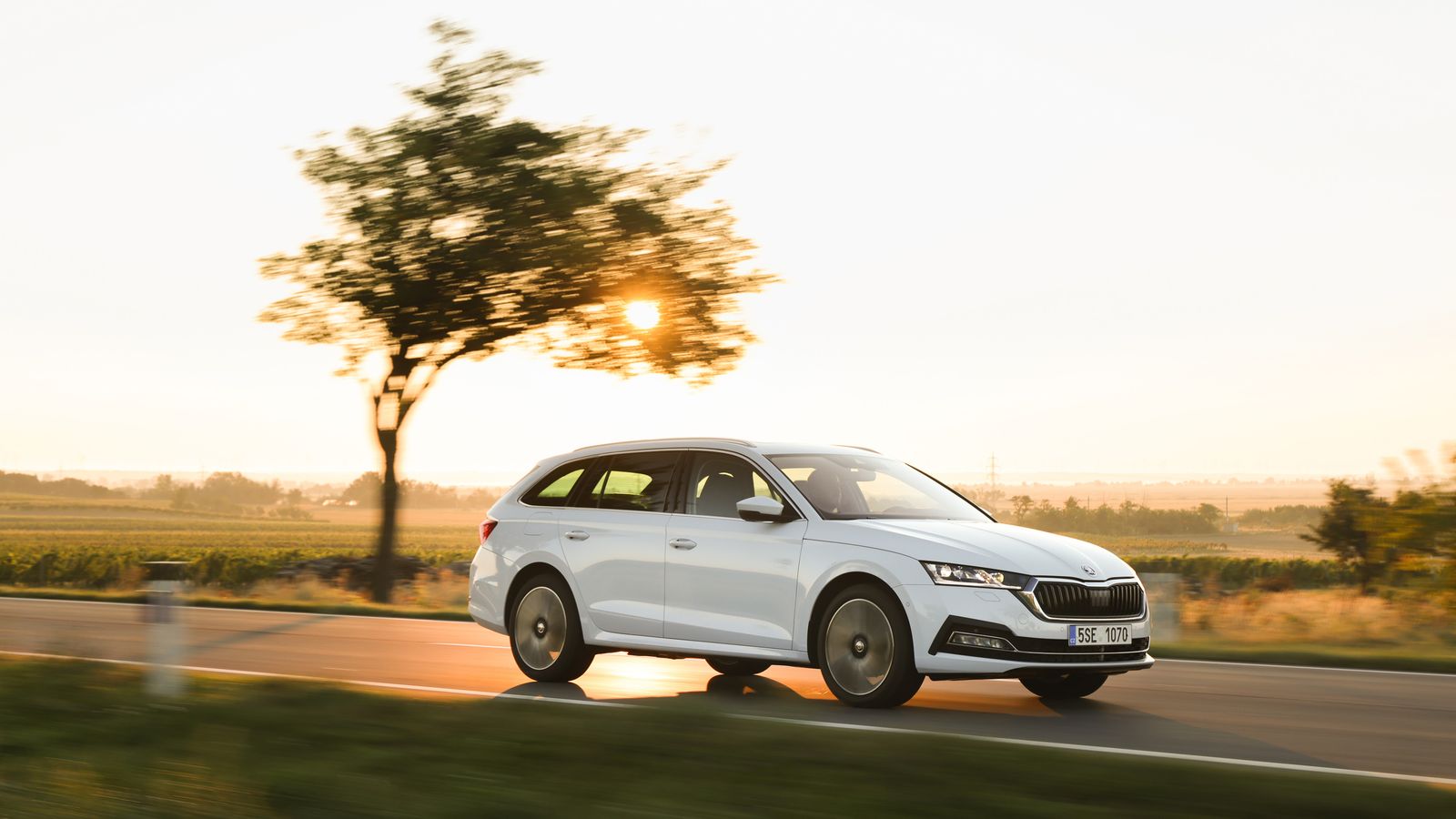 700 euros cuesta más el Combi en cualquiera de los acabados, tanto con uno como otro motor.