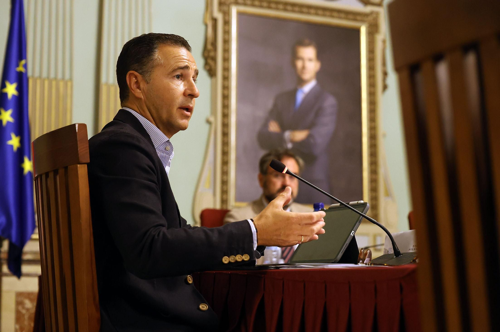 Imágenes del pleno ordinario correspondiente al mes de junio en el Ayuntamiento de Huelva