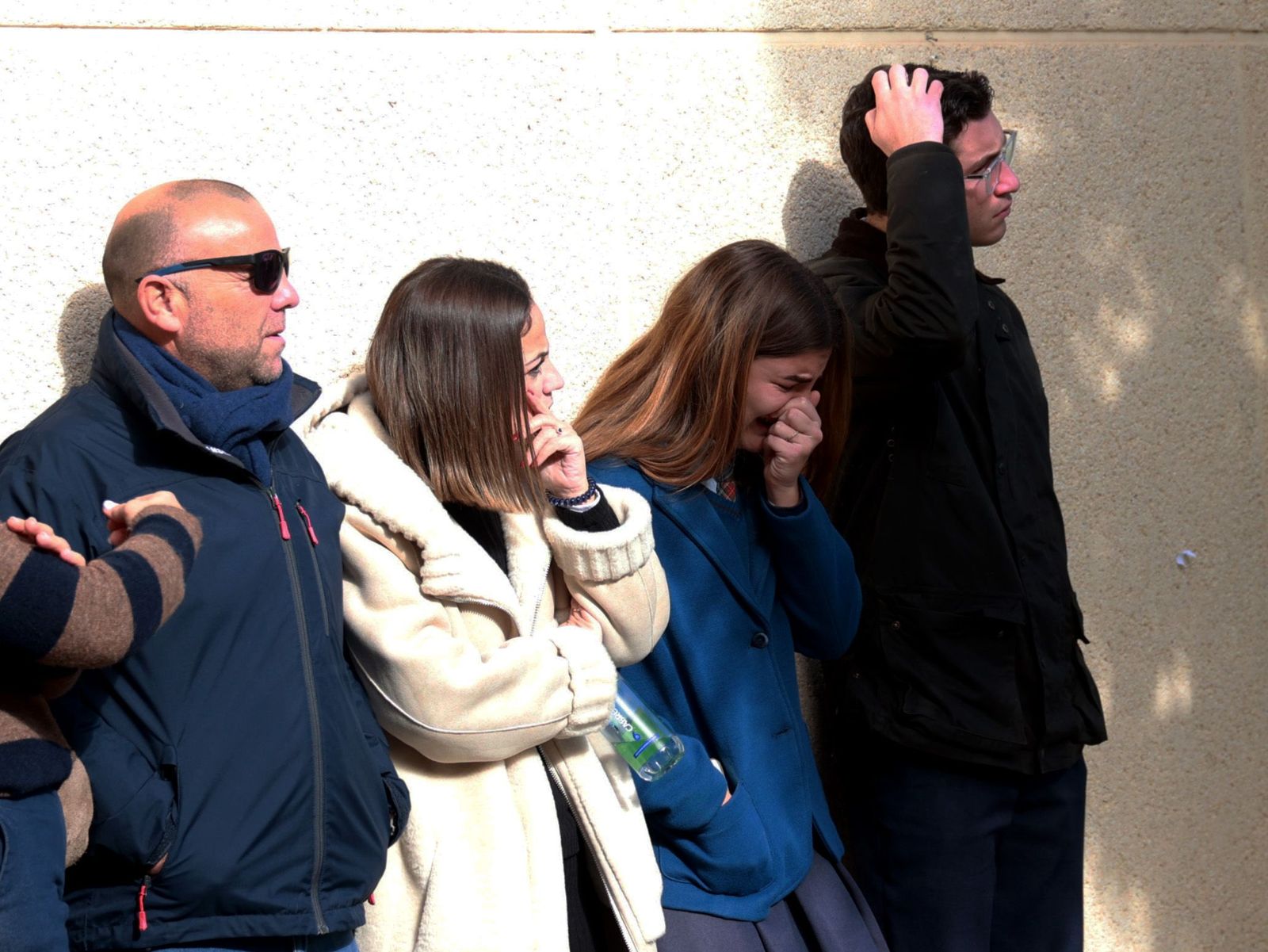 Dolor y desolación en Aljaraque: Las fotos de la desgarradora despedida a la familia Zamorano fallecida en Adamuz