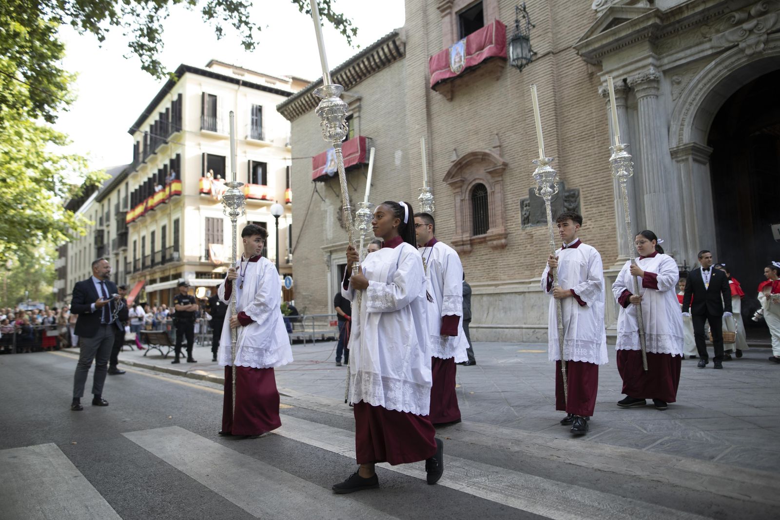 Granada se lanza a la calle con su Virgen de las Angustias