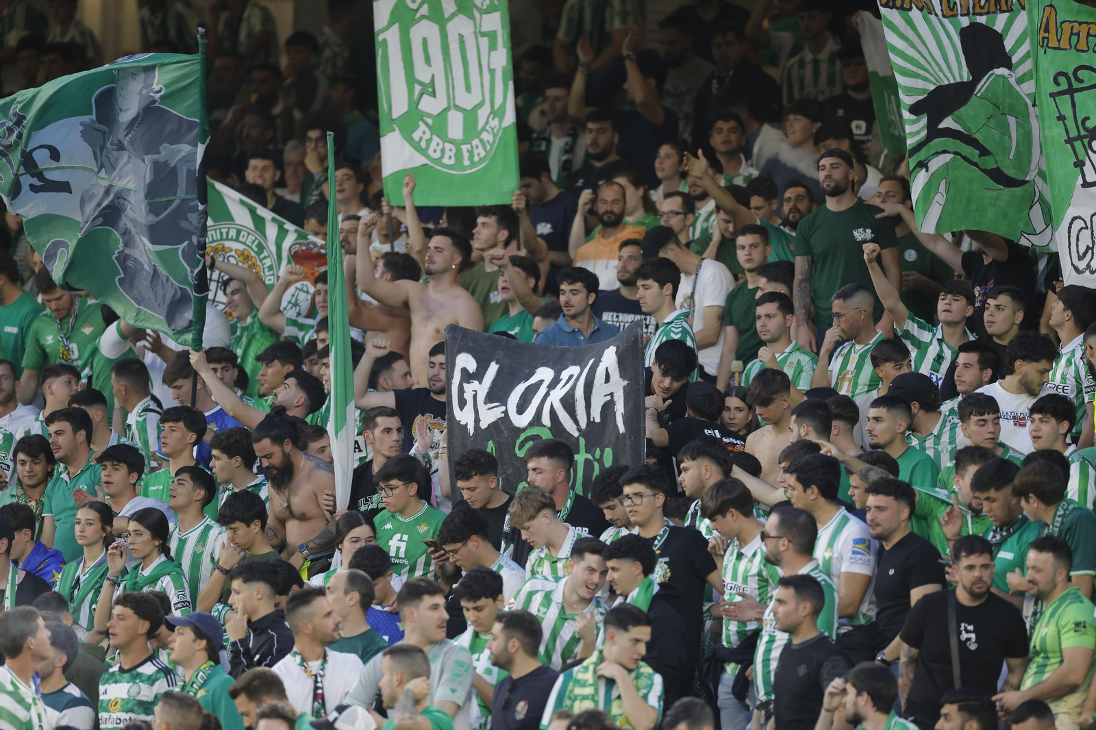 Búscate en las fotos del Betis - Jagiellonia