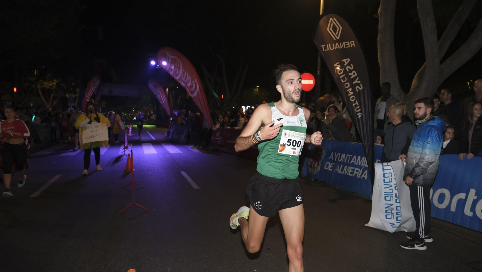 Imágenes de la XIV edición de la San Silvestre de Almería