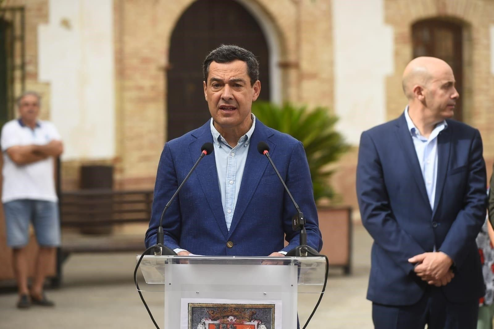 El presidente de la Junta de Andalucía, Juanma Moreno, en una visita el municipio malagueño de Archidona.