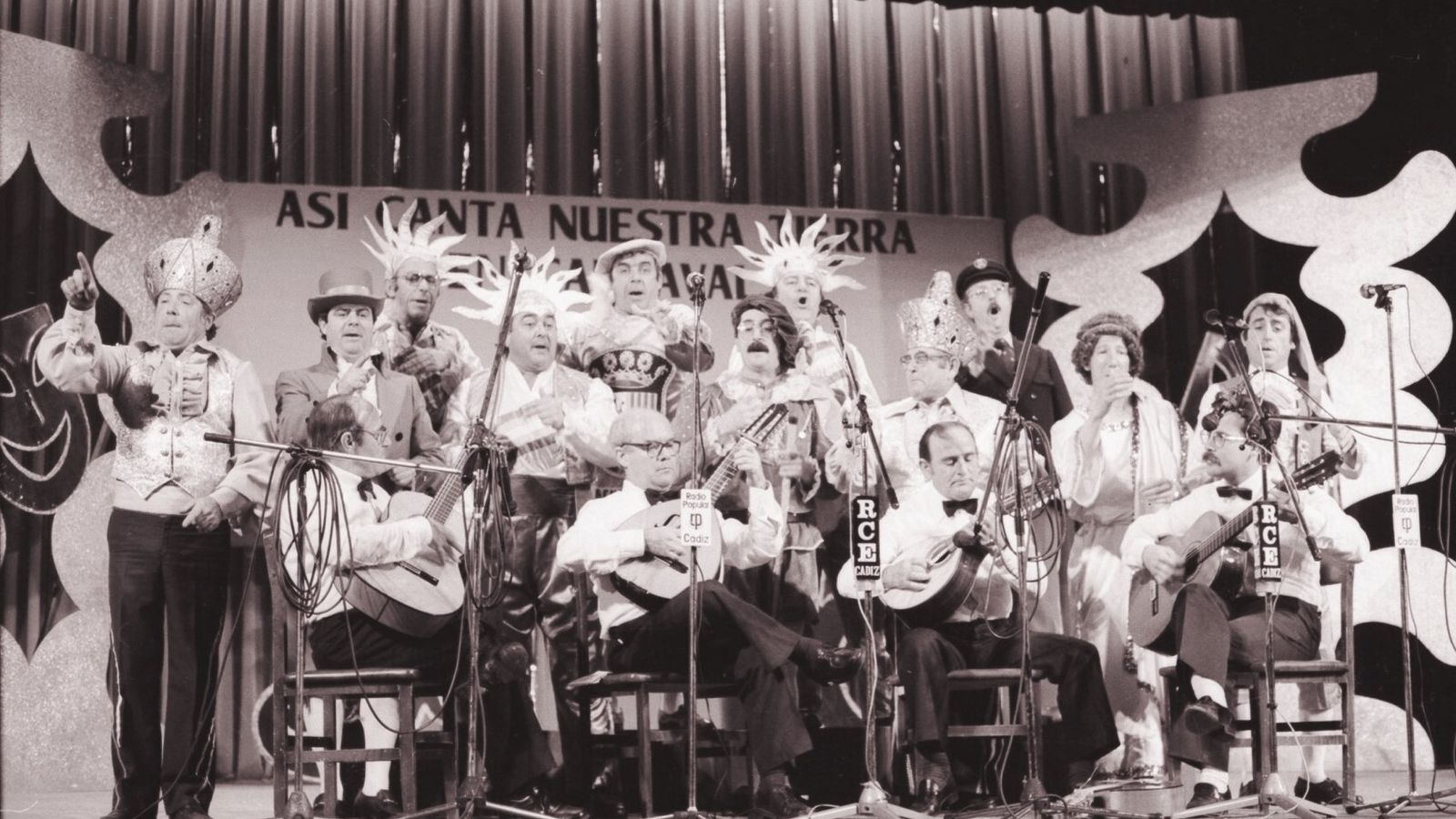 El coro 'Raíces' en la presentación de los discos de la Caja de Ahorros de Cádiz.