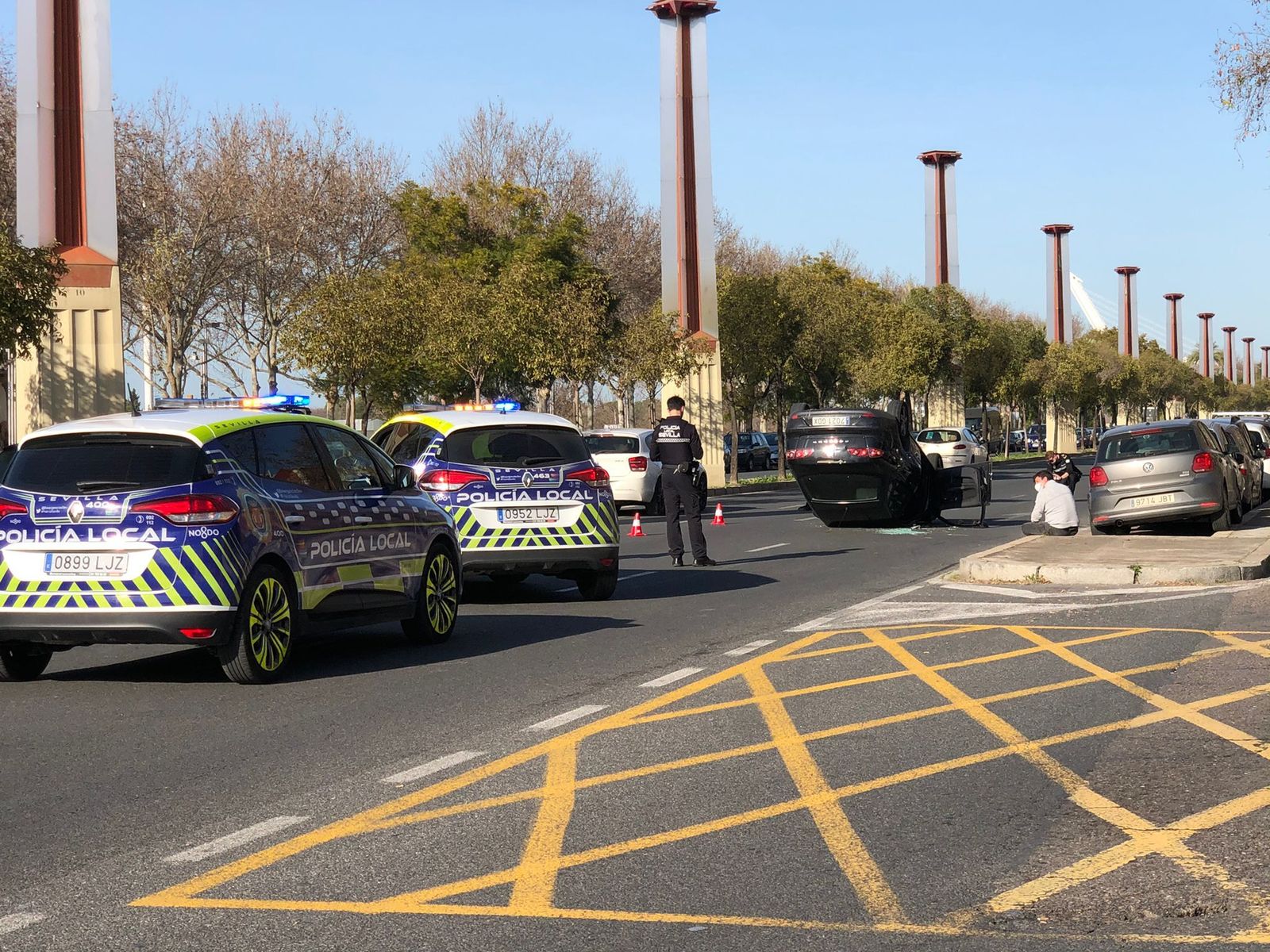 Aparatoso accidente de tráfico en la calle Torneo