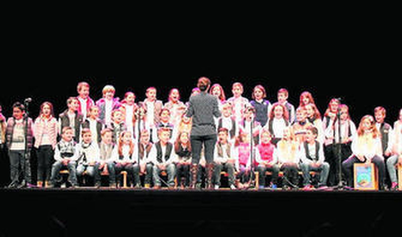 Uno de los coros participantes en el encuentro.