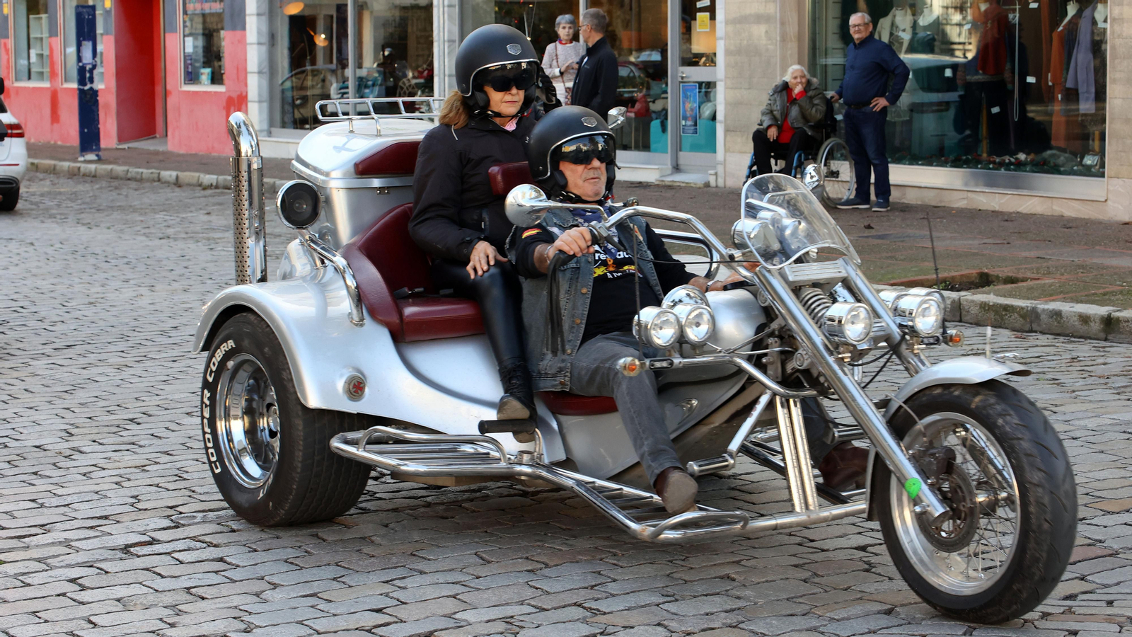 La Gran Caravana Motera Solidaria se pasea por Jerez
