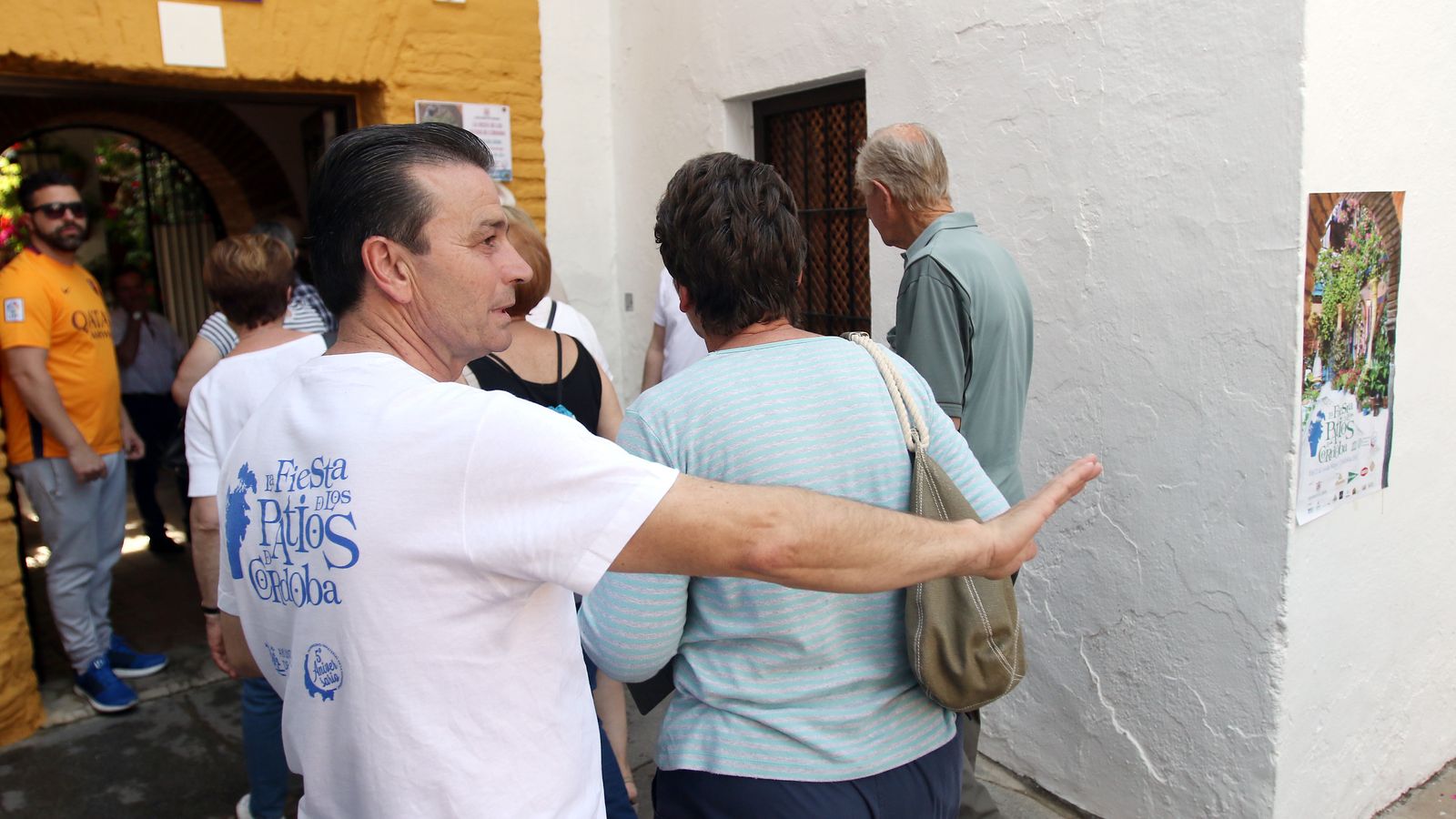 Un controlador en un recinto.