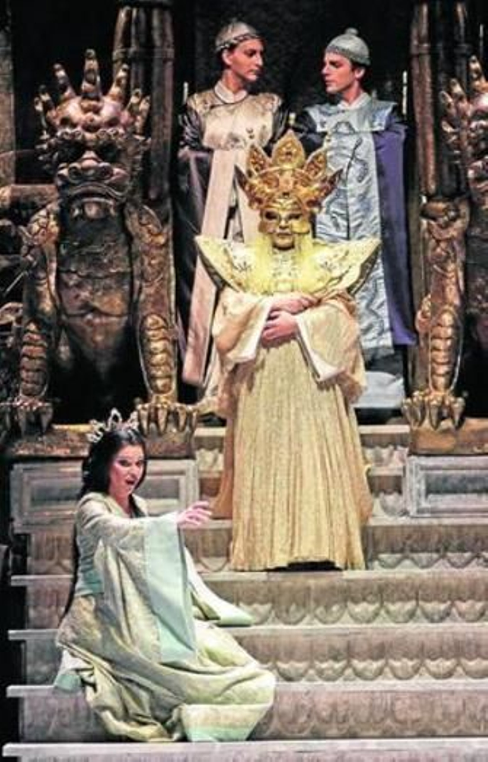 El Maestranza acogió ayer la actuación del segundo elenco.