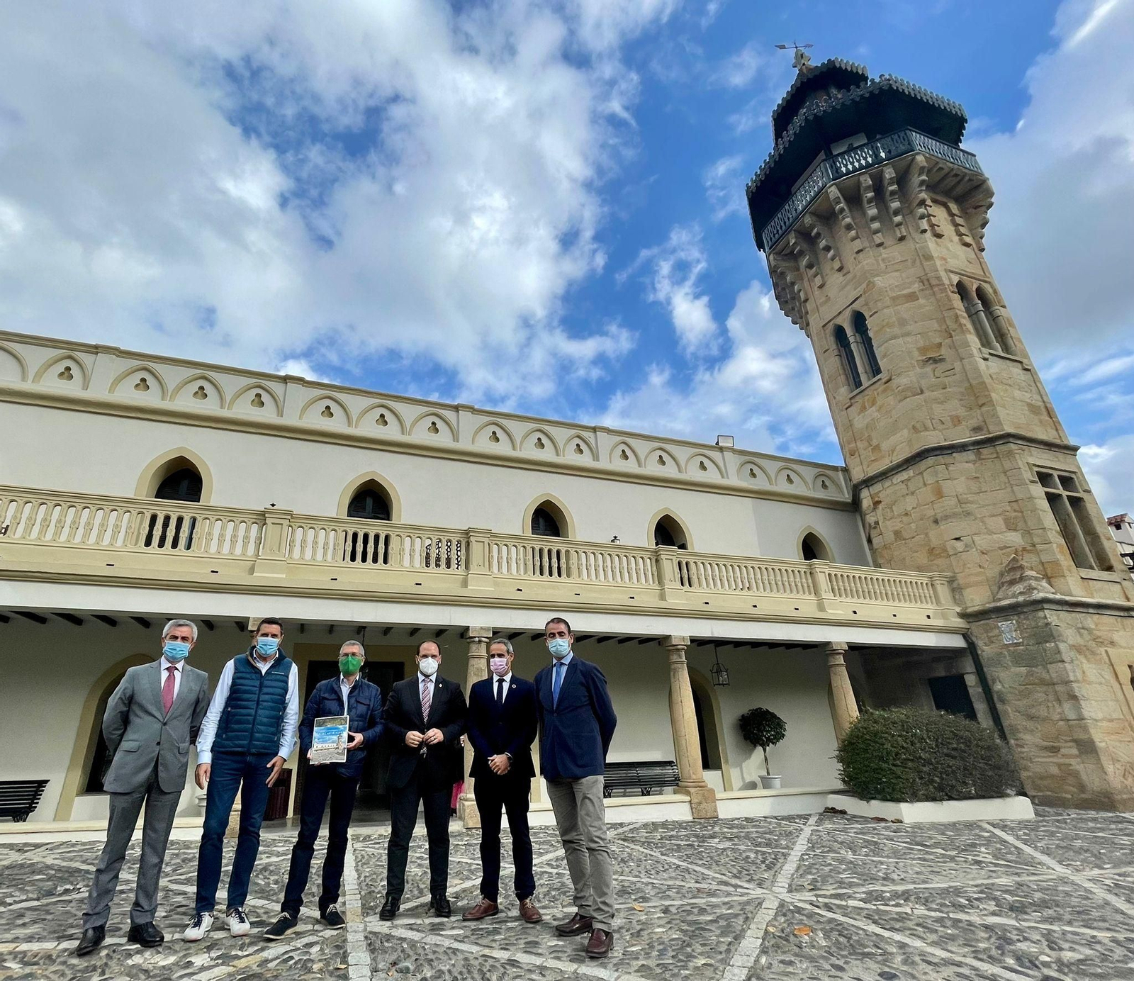 Las autoridades en la Casa Convento de La Almoraima, este miércoles.