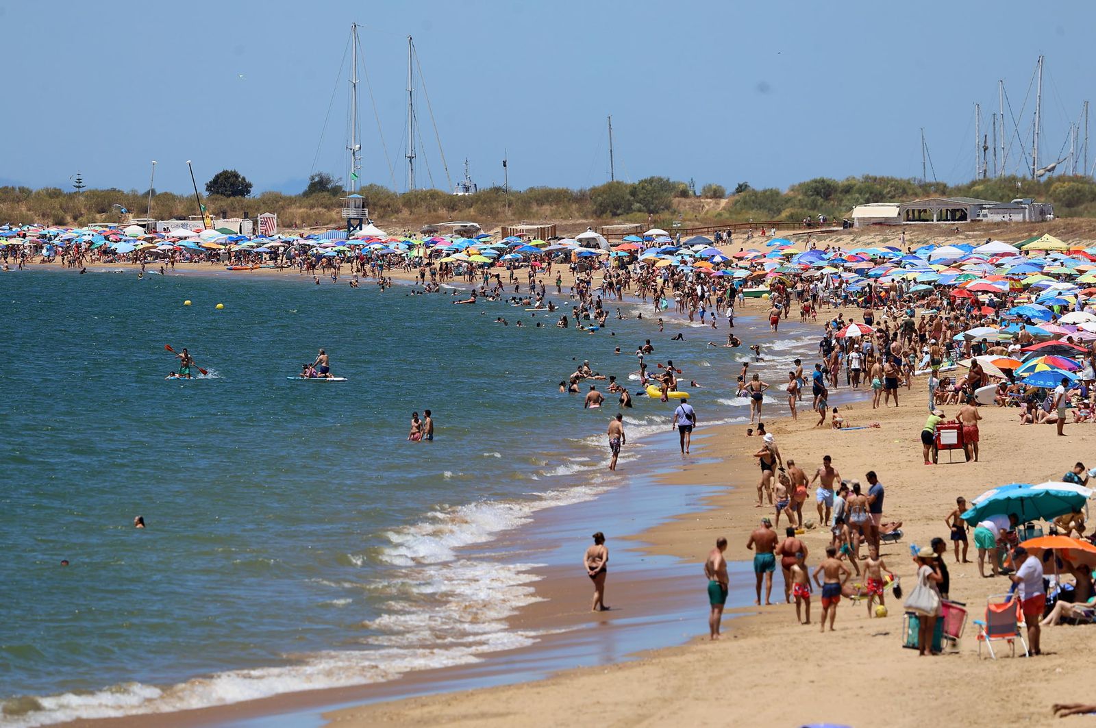 Imágenes de una maravillosa mañana de verano en las playas de la Torre del Loro y Mazagón