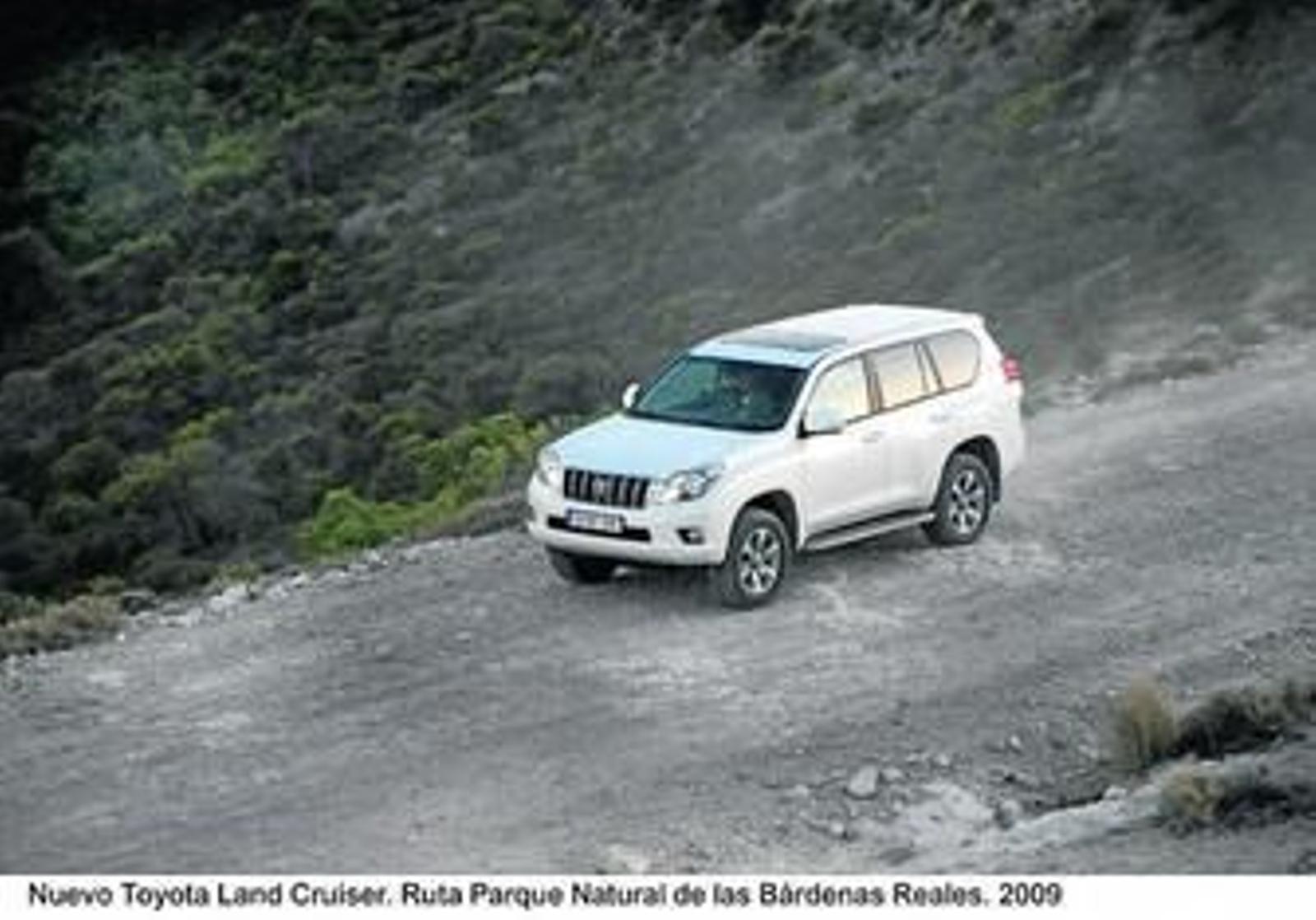 El nuevo vehículo minimiza el ruido debido al viento y la carretera, lo que da lugar a un habitáculo excepcionalmente silencioso.