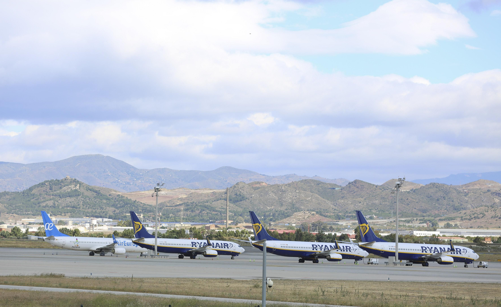 El aeropuerto de Málaga: A la espera de los primeros viajeros en el plazo de un mes