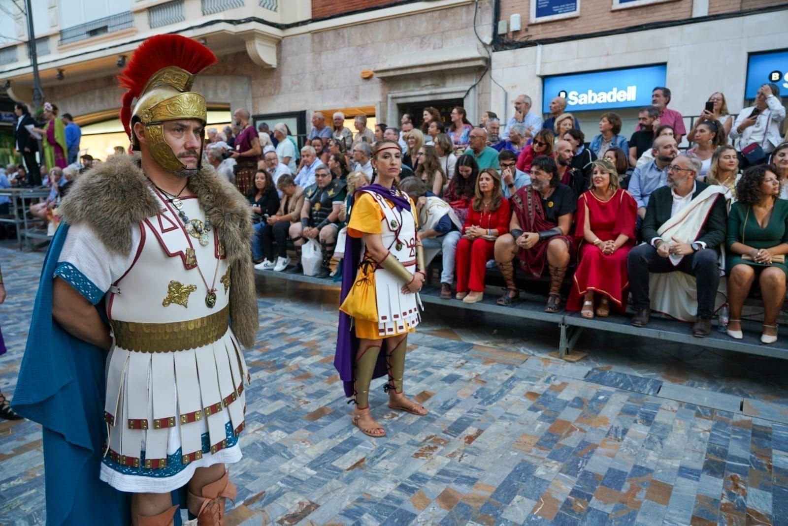 Así fue el paseo de la recreación de Cástulo de Linares por el desfile de Cartagena, en imágenes